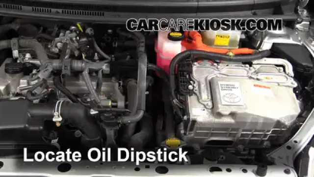 2012 Toyota Prius C 1.5L 4 Cyl. Aceite Controlar nivel de aceite